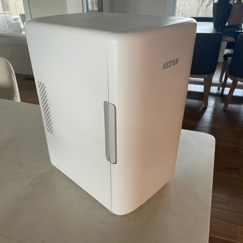 Mini Fridge - Picture 2 of 4